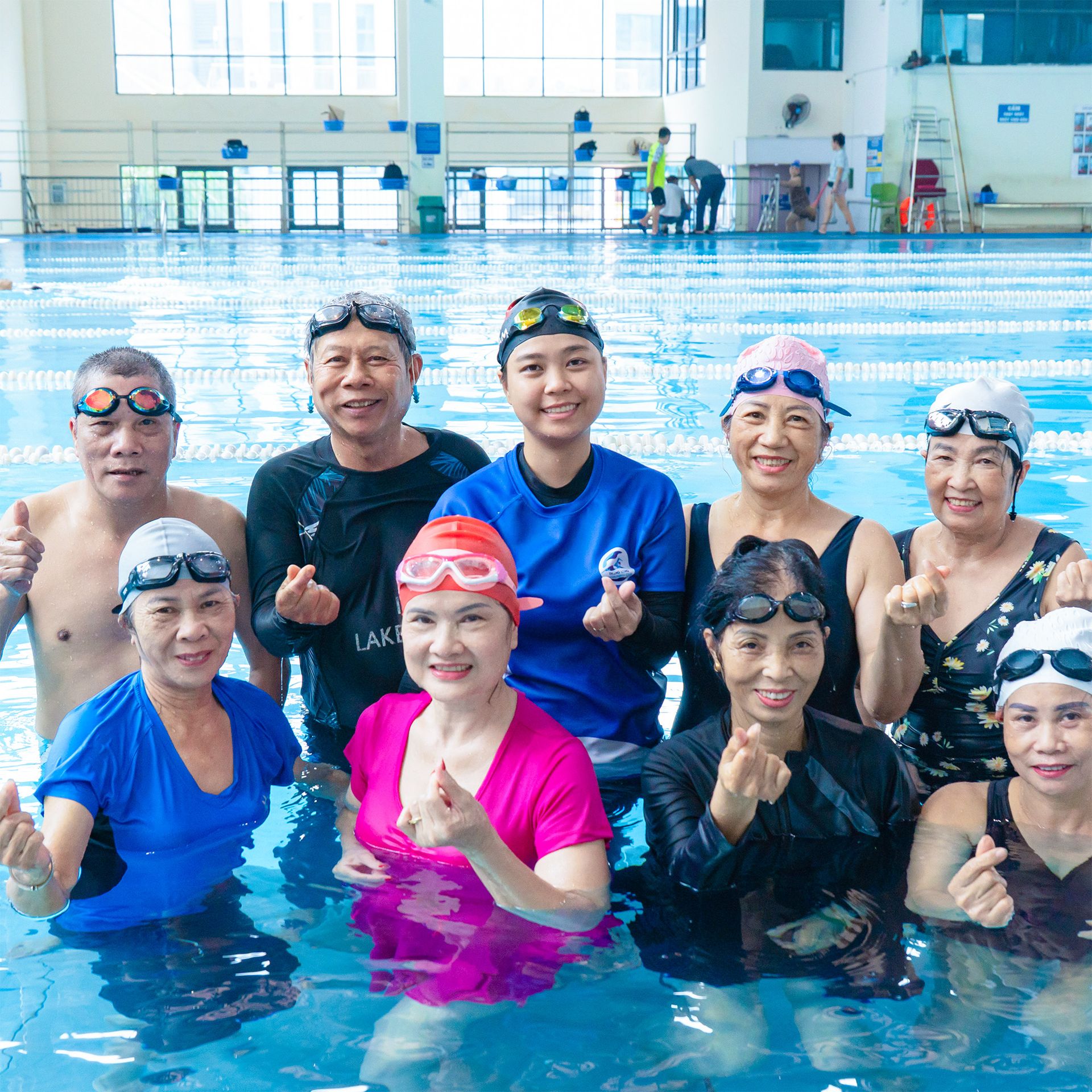 HỌC BƠI MIỄN PHÍ CHO NGƯỜI CAO TUỔI - LAN TỎA LỐI SỐNG KHỎE MẠNH CÙNG BỂ BƠI BỐN MÙA HOÀNG MAI