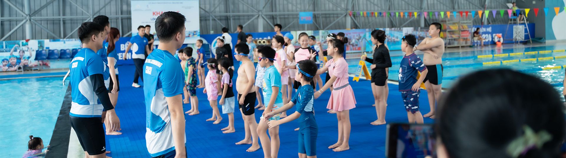KHAI GIẢNG LỚP HỌC BƠI MIỄN PHÍ CHO HƠN 60 TRẺ EM CÓ HOÀN CẢNH KHÓ KHĂN TẠI XÃ THANH TRÌ
