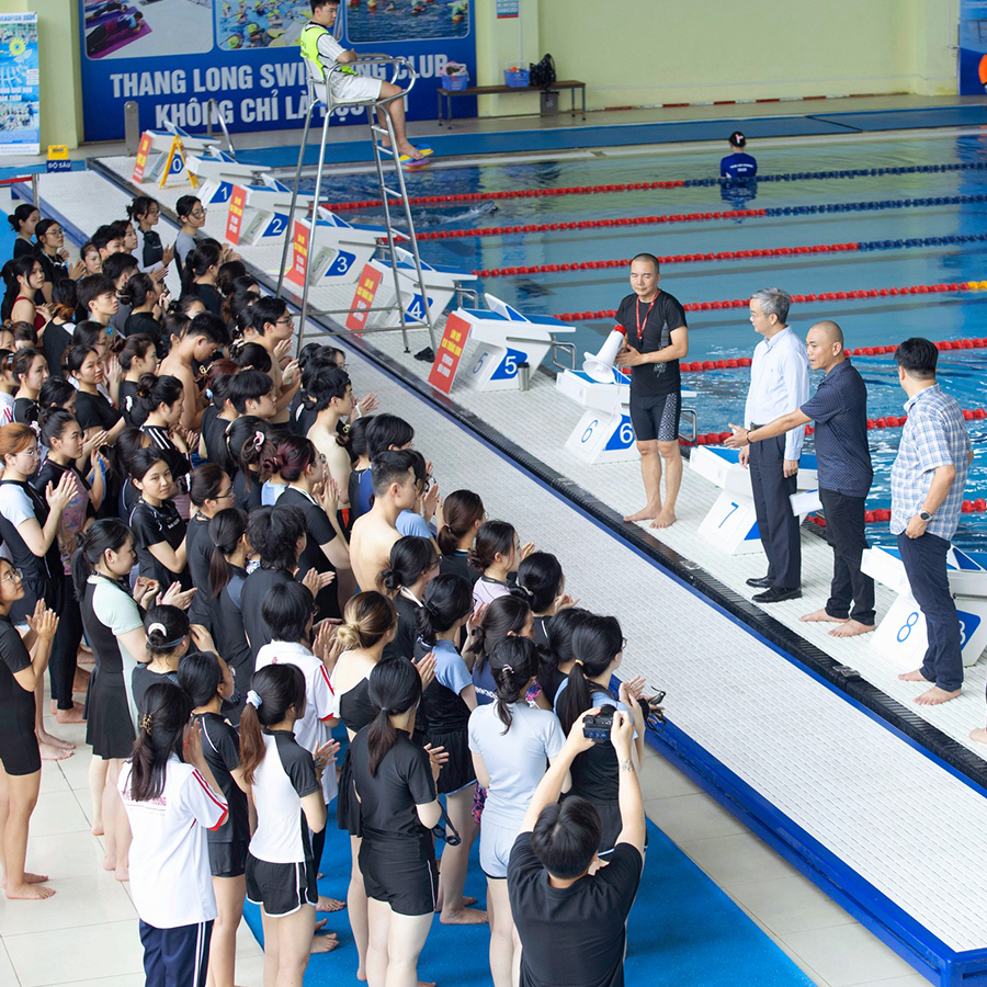 Khởi động năm mới cùng khóa học bơi của trường Đại Học Thủ Đô